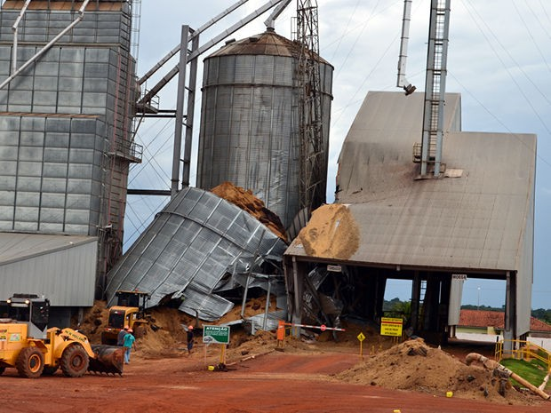 Acidente com silos de grãos.
